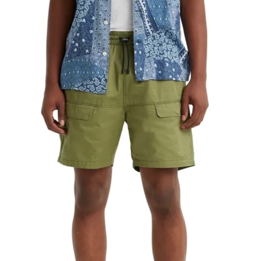 Levi’s Trail Cargo Shorts Men’s Hits At The Knee Green Size XL New